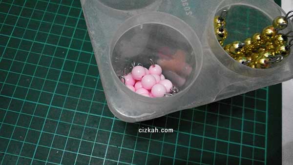 Emas = > 10, Pink => 3